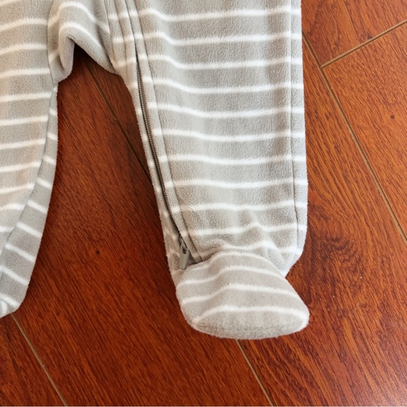 Carter’s Baby Fleece Footed Sleeper – Grey Stripe Cloud Design (6M) - Picture 5 of 11
